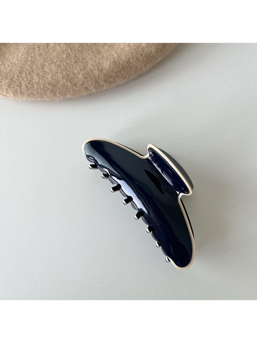 Beau - Textured Acetate Fiber Contrast Edge Claw Clip