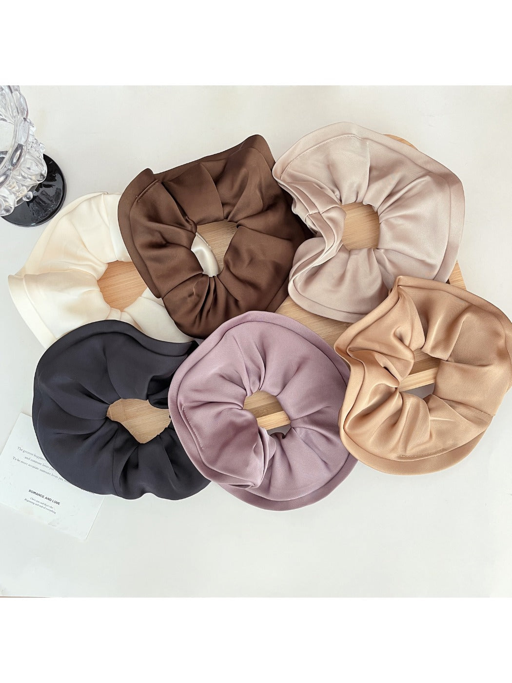 Gifty - Elegant Ruffle Scrunchie Hair Tie Ponytail Holder