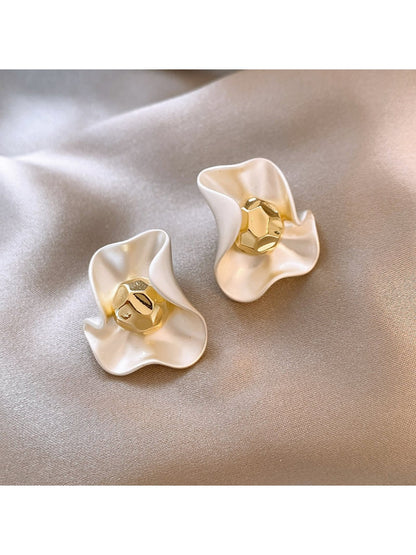 Earedge - Stylish Elegant Floral Earrings