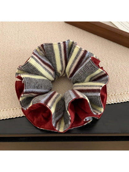 Gifty - Elegant Striped Voluminous Scrunchie