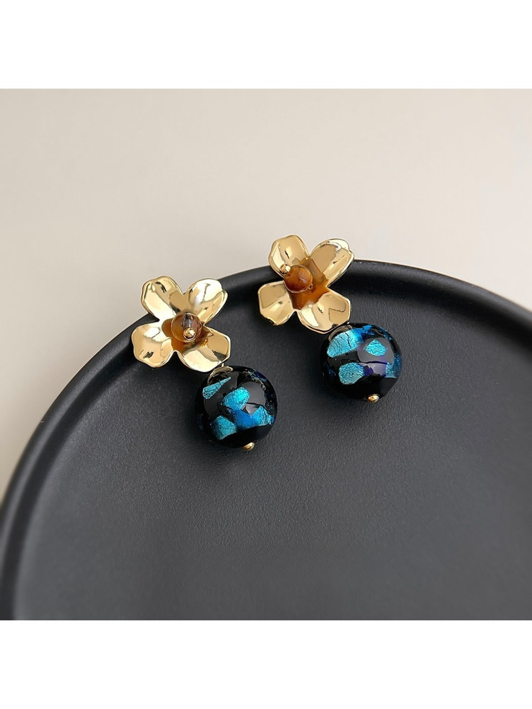 Earedge - Unique Round Petal Design Dangle