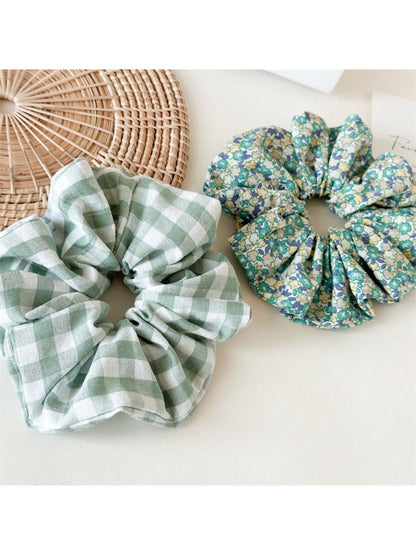 Gifty - Floral Checkered Hair Scrunchie