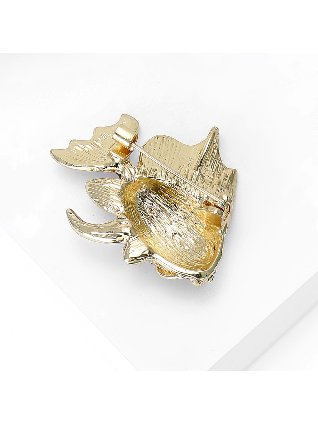 Brovia - Simple Fish Rhinestone Accent Alloy Brooch