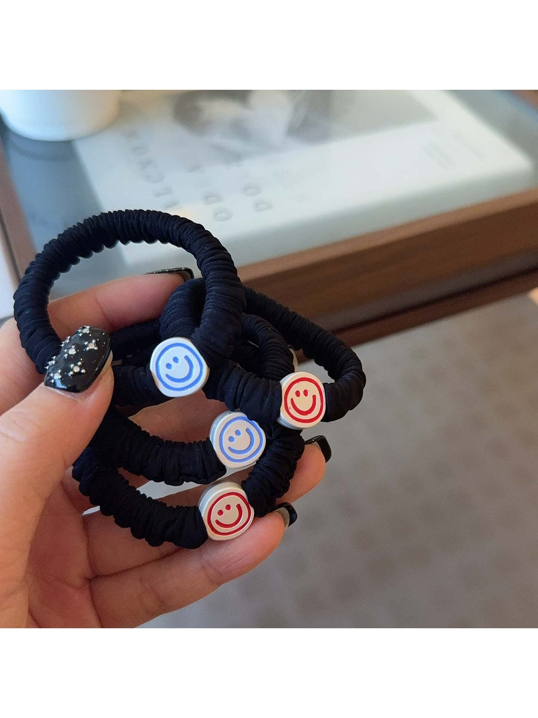 Gifty - Sweet Style Smiley Face Everyday Hair Tie