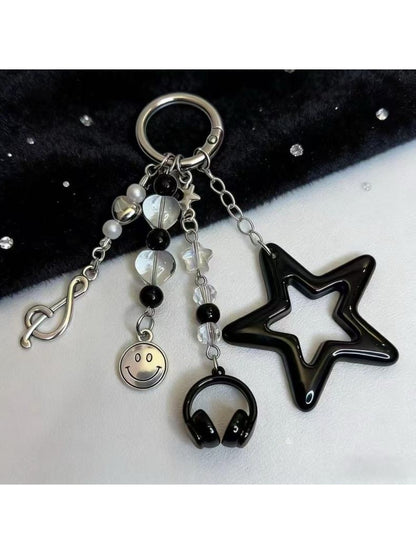 Minimalist star-shaped keychain with a smiley face design in gold tone