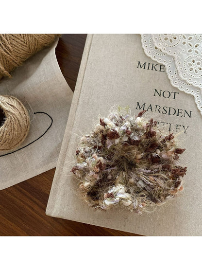 Gifty - Artistic Colored Yarn Hair Tie