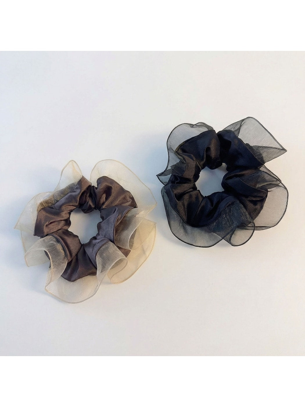 Gifty - Ruffle Mesh Fabric Bow Detail Scrunchie