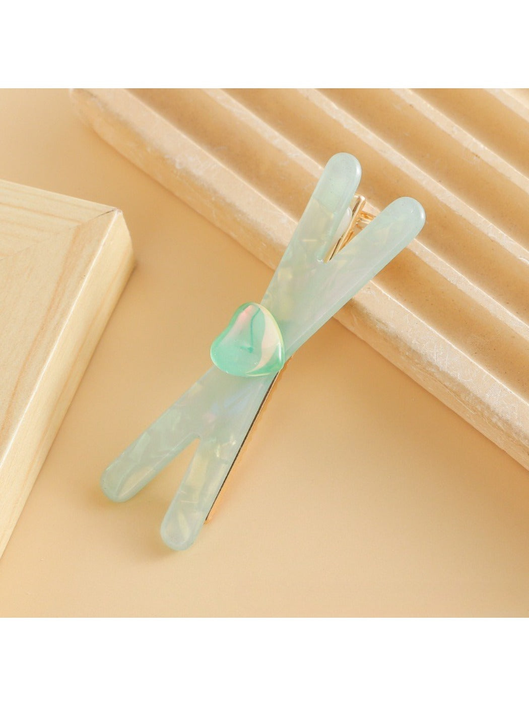 Beau - Chic Crisscross Hair Clip