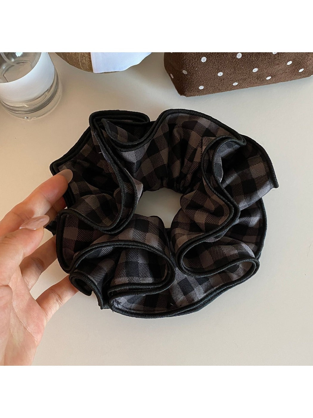 Gifty - Checkered Ruffled Hair Scrunchie
