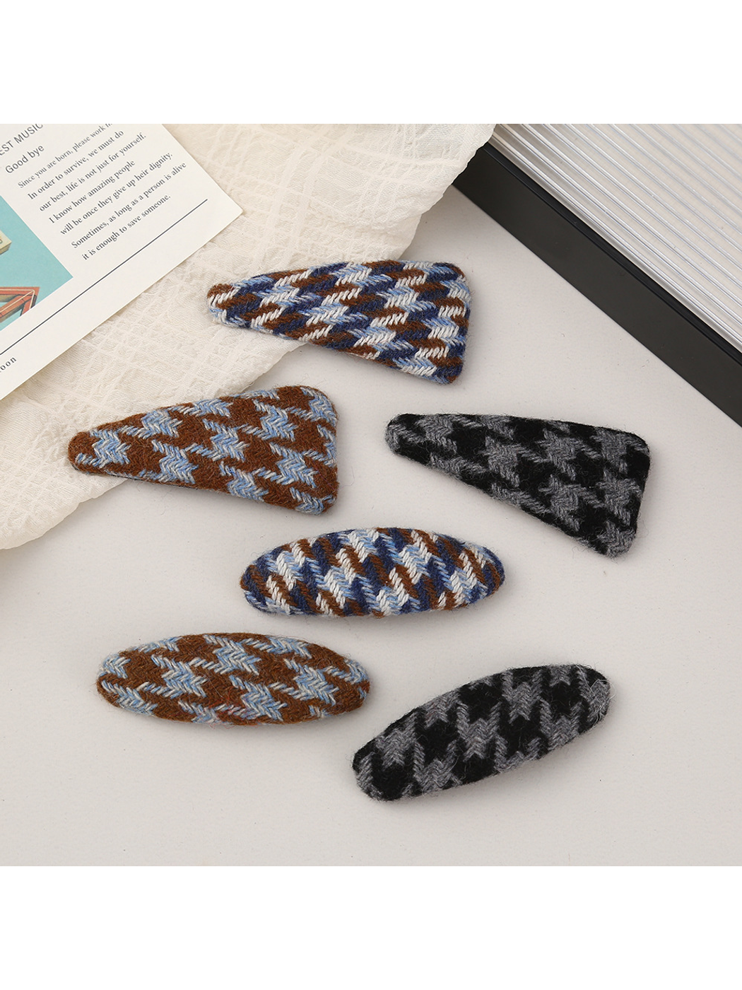 Beau - Geometric Oval Houndstooth Hair Clip