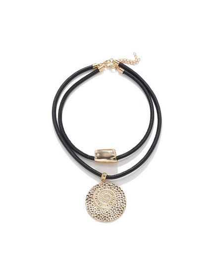 Nozari - Textured Round Retro Style Pendant Necklace