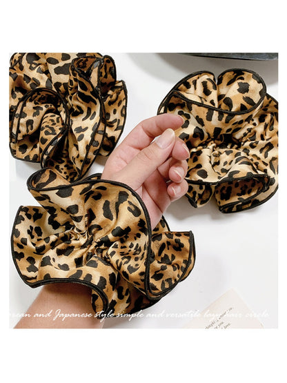 Gifty - Stylish Leopard Print Hair Scrunchie