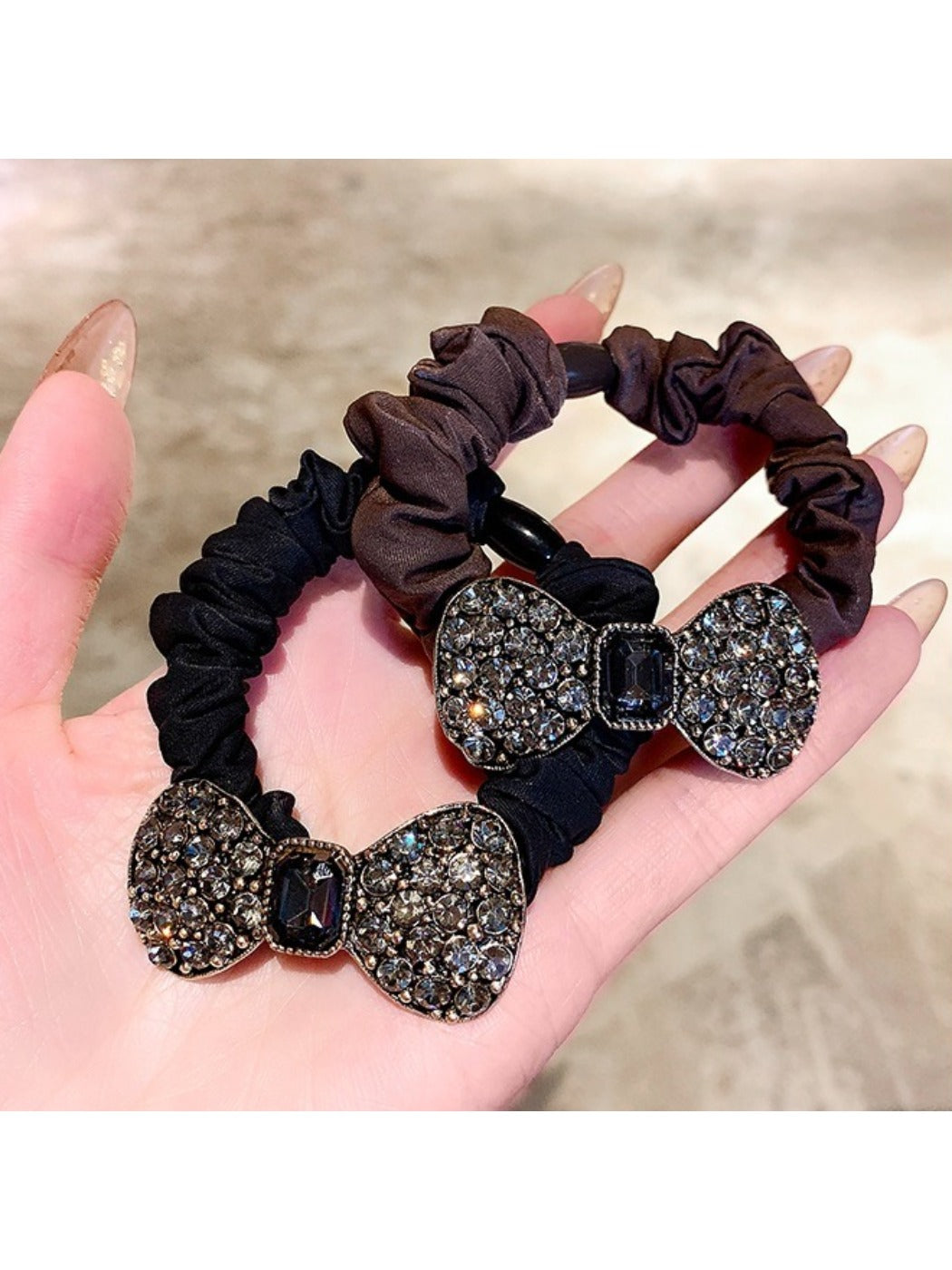 Gifty - Elegant Ruched Bow Scrunchie