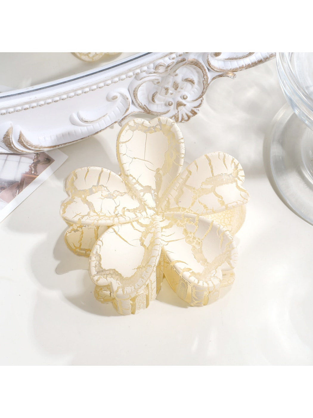 Beau - Textured Plastic Seashell Silhouette Claw Clip