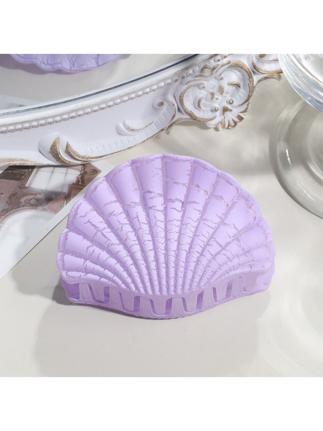 Beau - Textured Plastic Seashell Silhouette Claw Clip