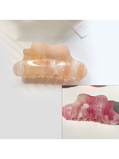 Beau cloud shaped hair claw clip packaged in clear plastic box