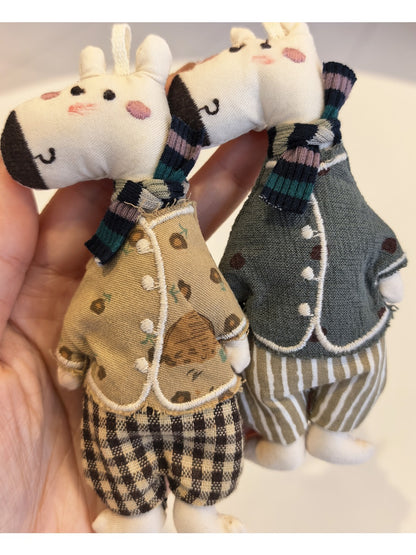 Giraffe charm keychain hanging from a handbag strap