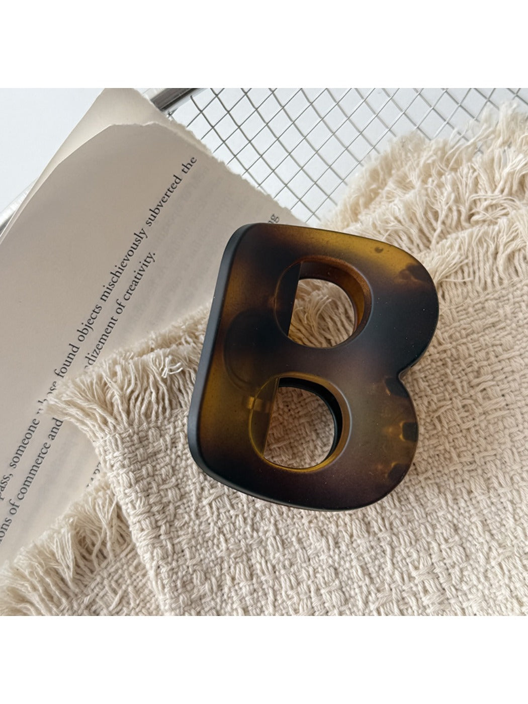 Beau - Minimalist B Shaped Hair Claw Clip