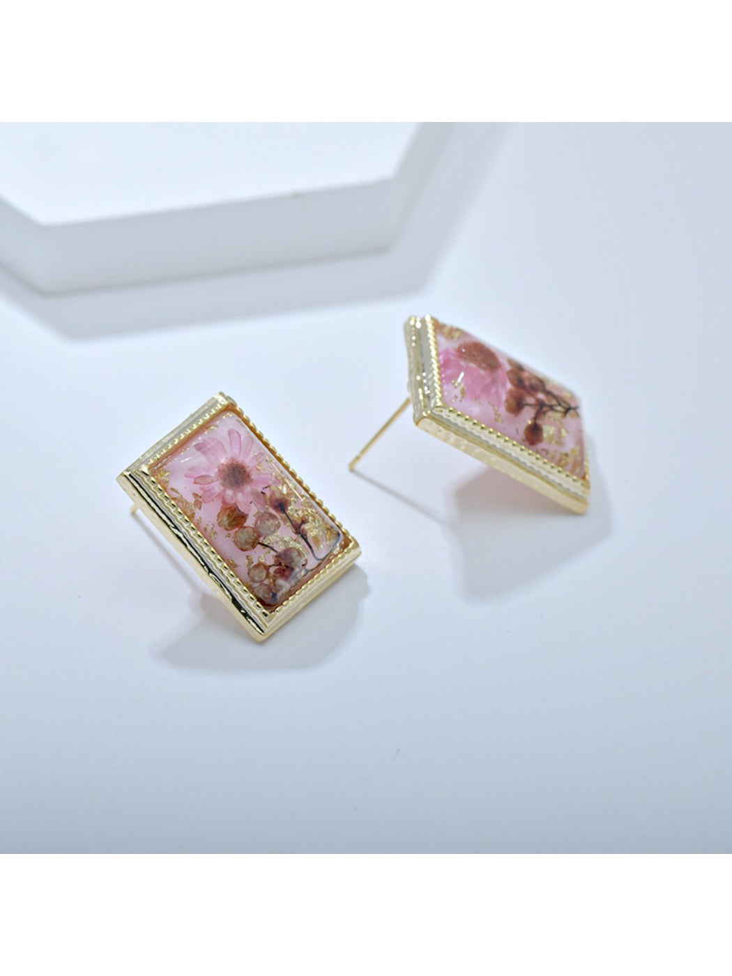 Earedge - Vintage Daisy Motif Square Earrings