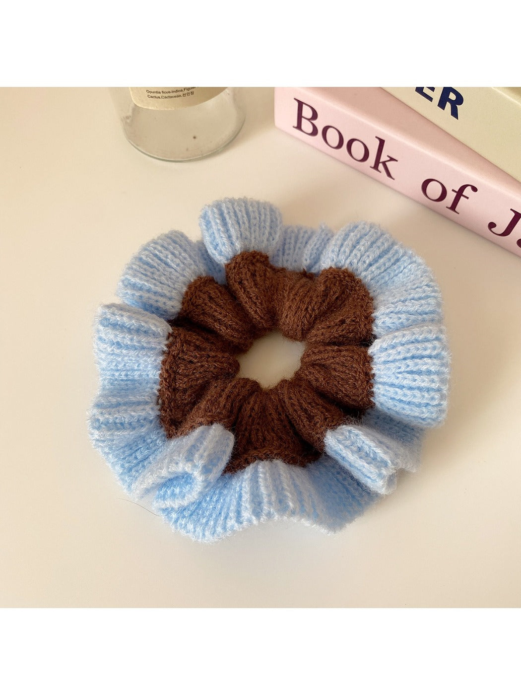 Gifty - Chunky Yarn Scrunchie Hair Tie