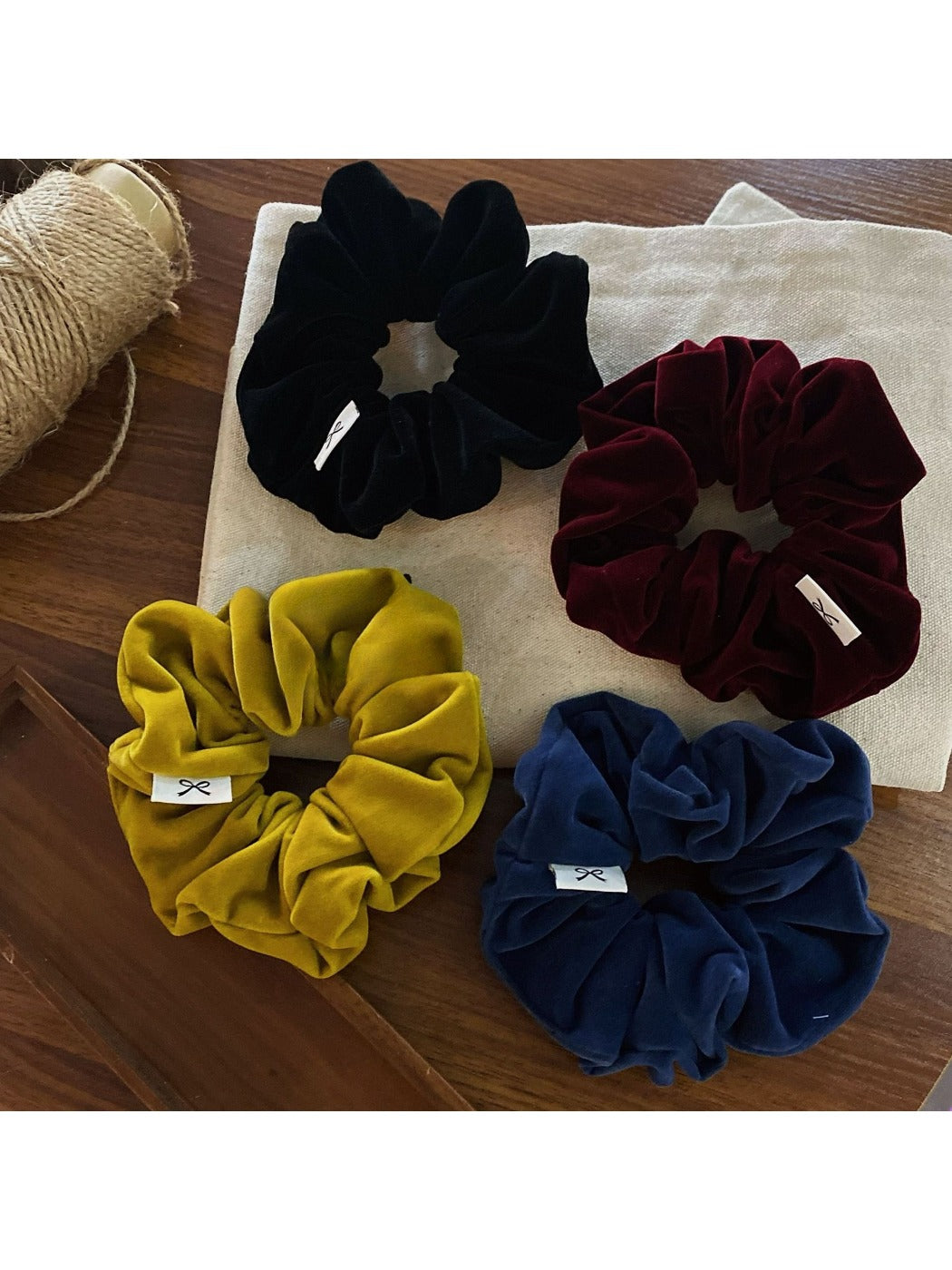 Gifty - Velvet Scrunchie Hair Tie
