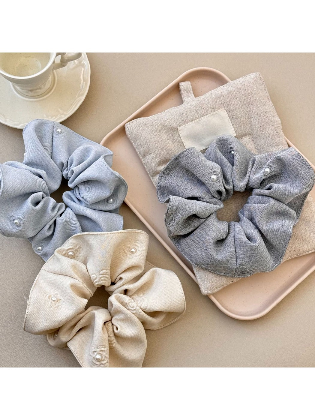 Gifty - Fashionable Large Bow Hair Ties