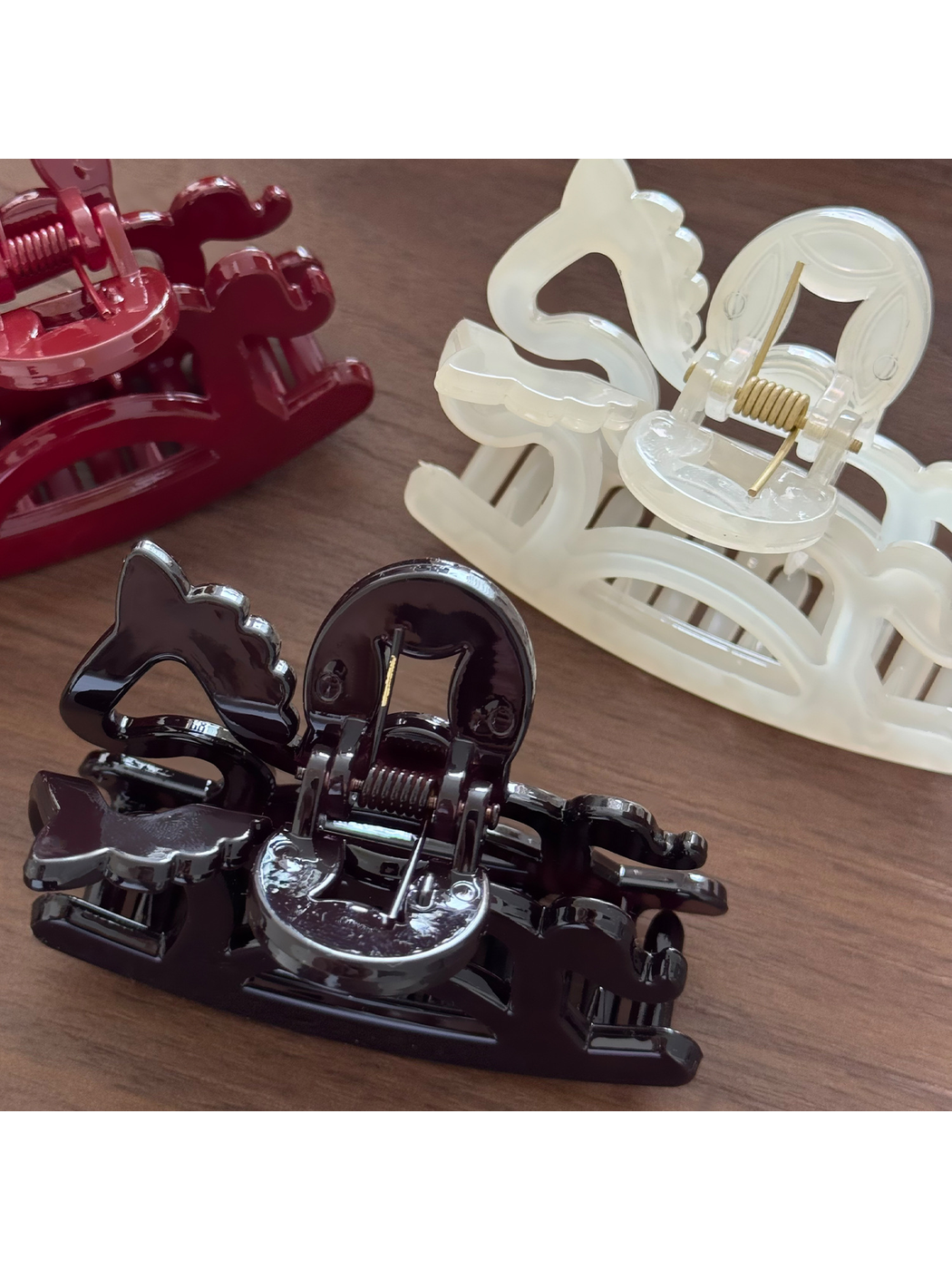Beau - Openwork Rocking Horse Plastic Claw Clip
