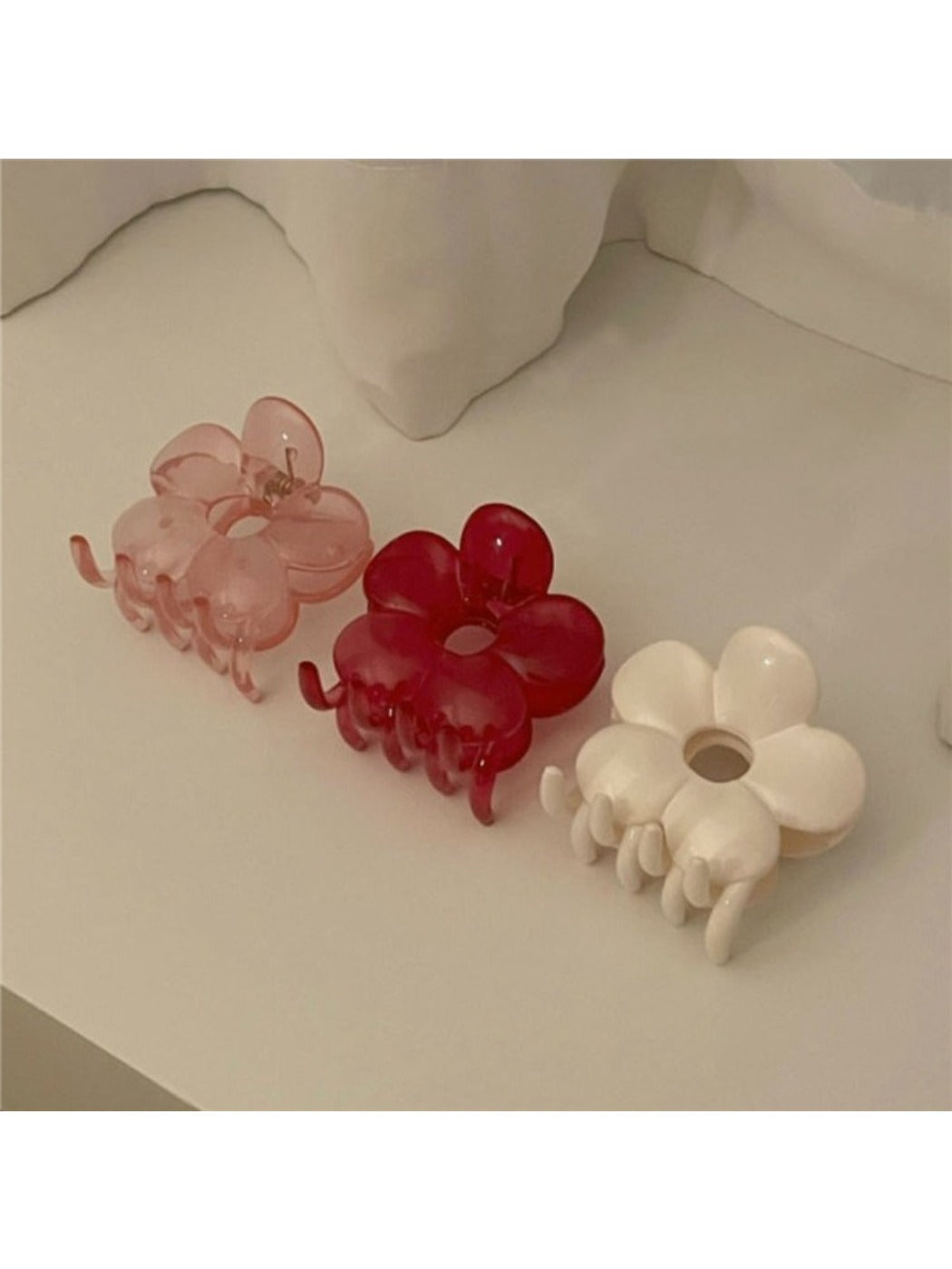 Beau - Cute Minimalist Flower Hair Claw Clip