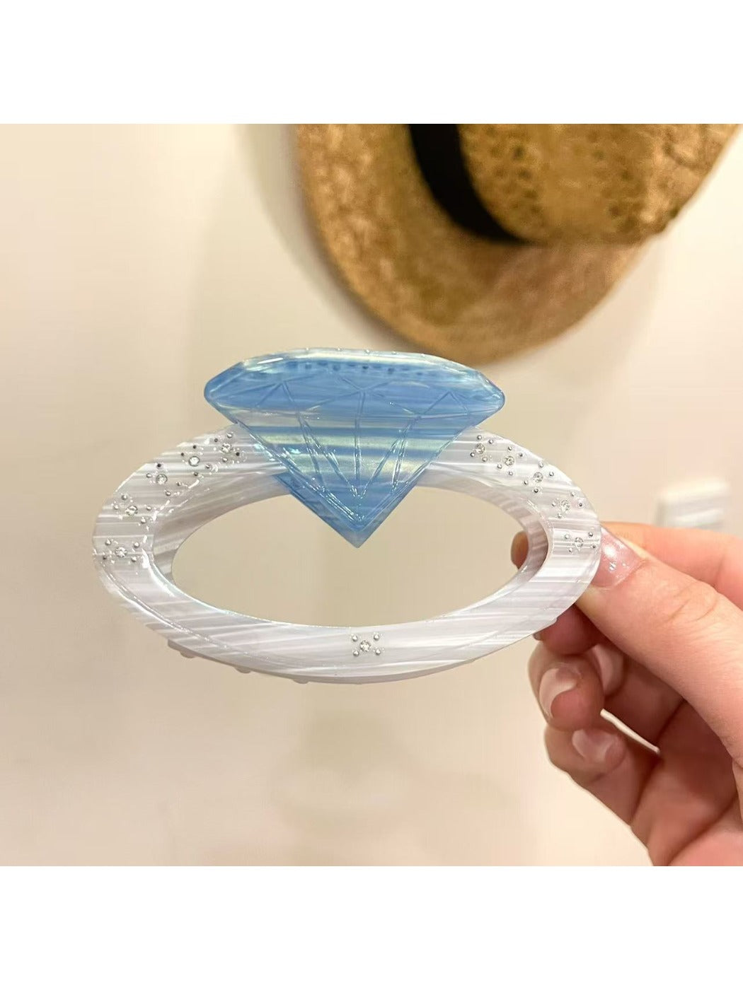 Beau ring shape claw clip held in hand, showing size and shape