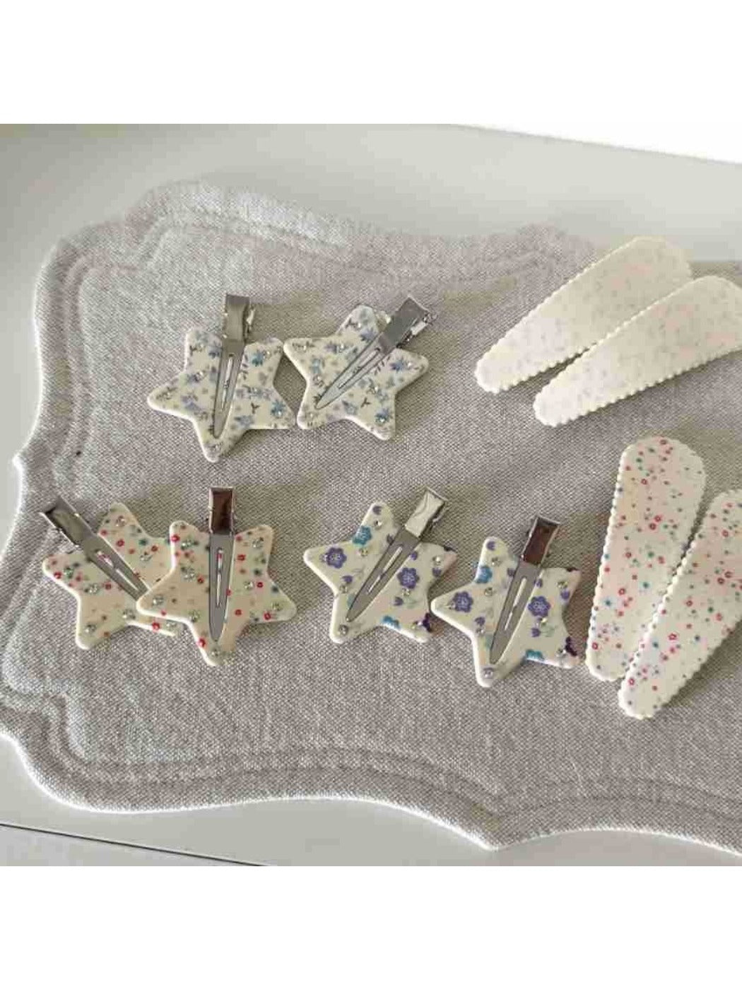 Beau - Oval Star Shaped Floral Print Hair Clip