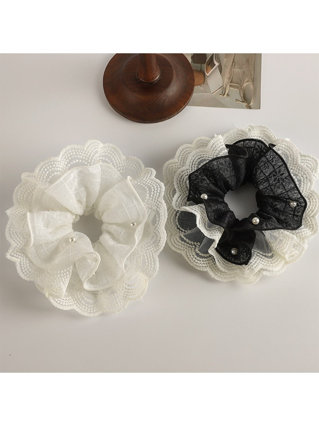 Gifty minimalist modern scrunchie with color block design in pastel shades