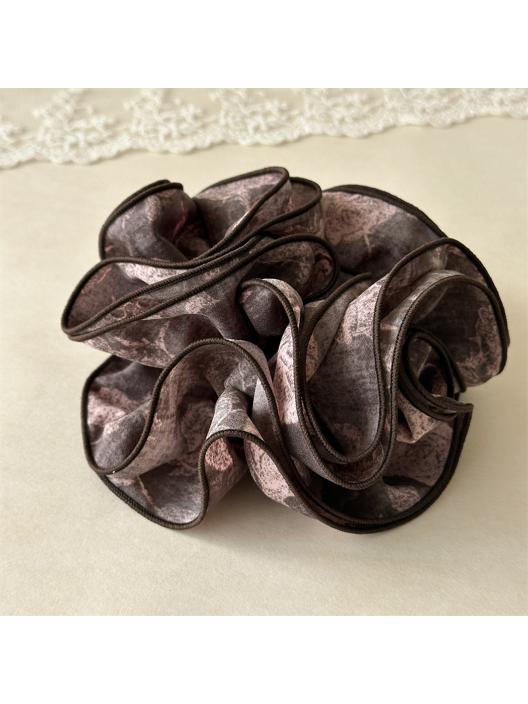Gifty - Vintage Rose Print Ruffle Hair Scrunchie
