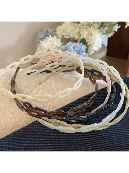Gifty acetate chain style headband in tortoiseshell pattern on white background