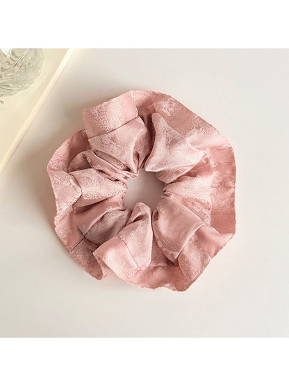 Gifty - Vintage Print Satin Lace Detail Scrunchie