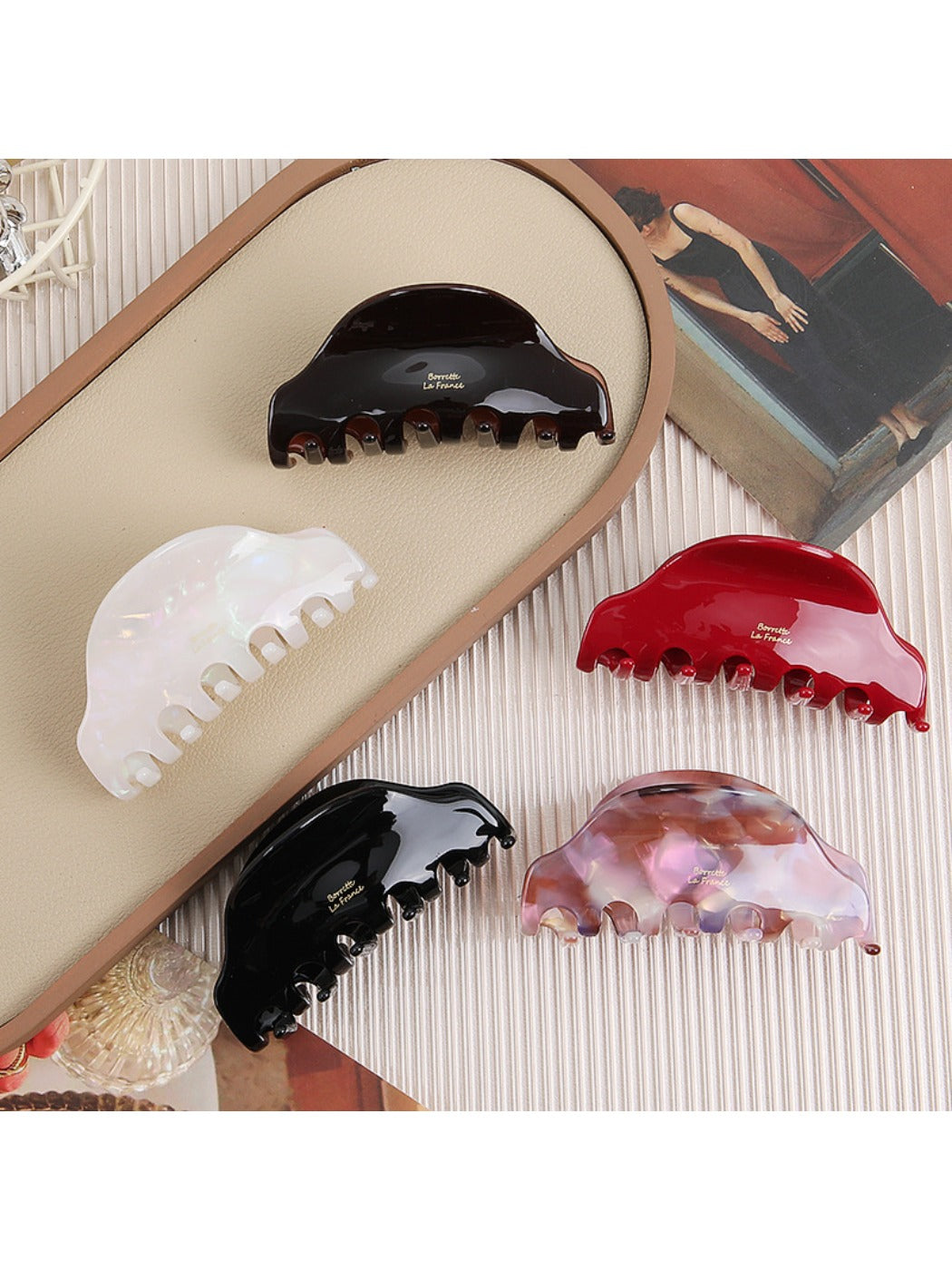 Beau - Medium-Sized Premium Shark Clip