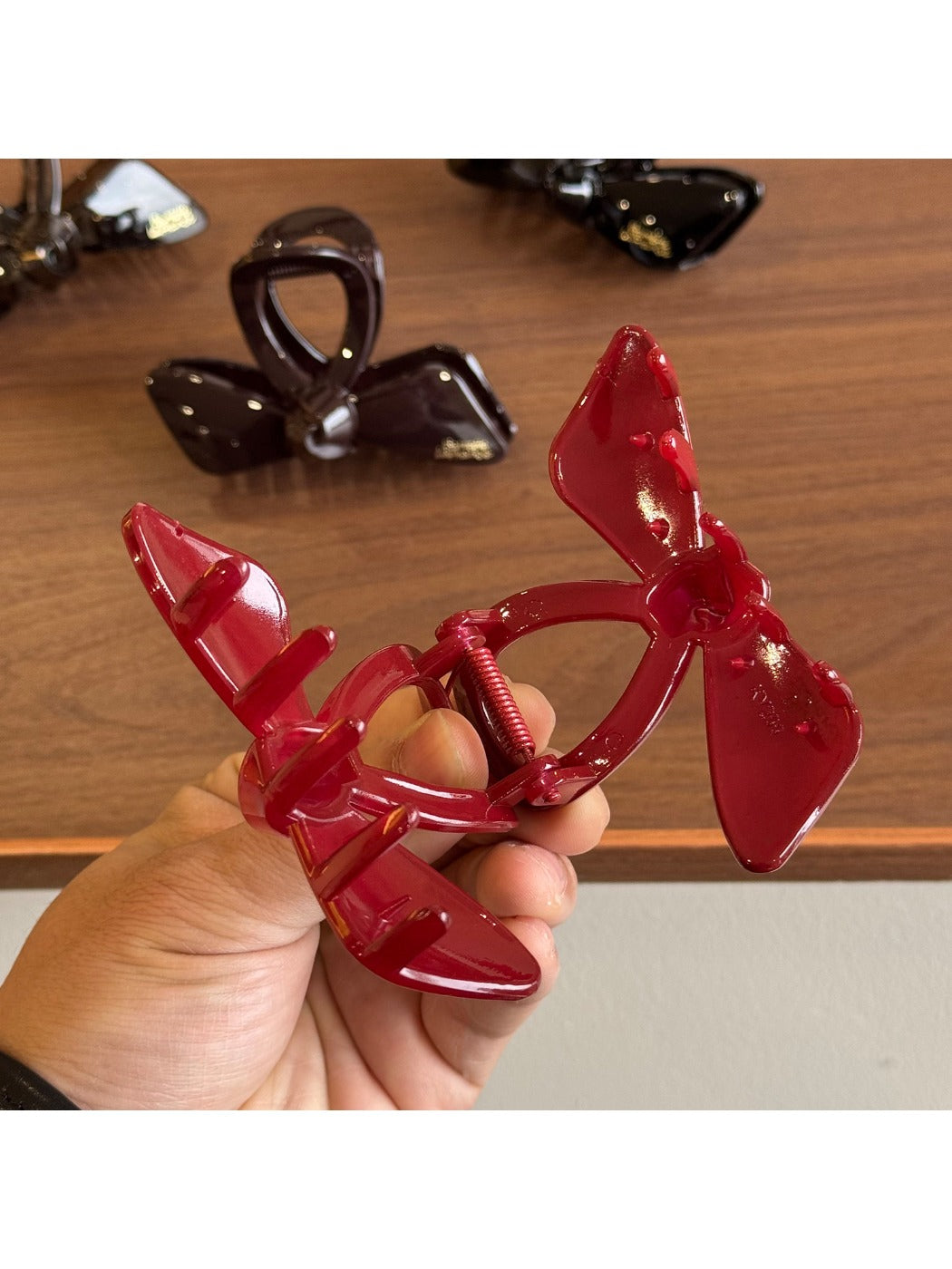Beau - Bow Shape Glossy Plastic Claw Clip