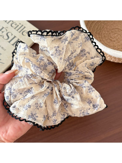 Gifty - Vintage Floral Trim Fabric Scrunchie