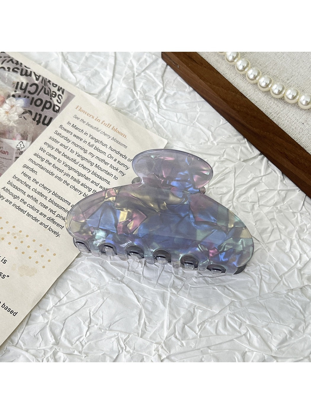 Beau - Elegant Medium Acrylic Hair Clip