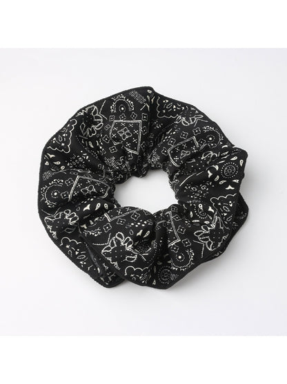 Gifty - Elegant Hair Scrunchie with Vintage Print