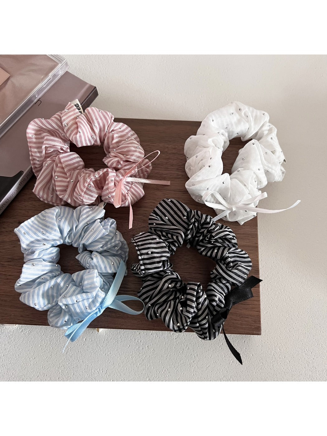 Gifty - Sweet Bow Hair Scrunchie