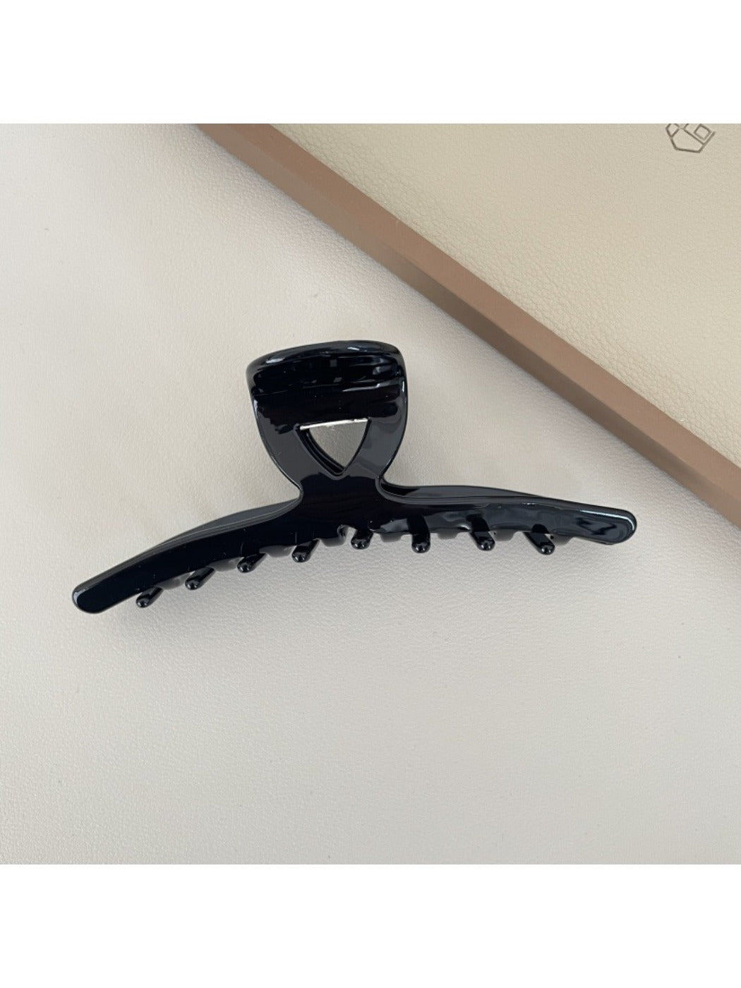 Beau - Retro Crisscross Claw Clip