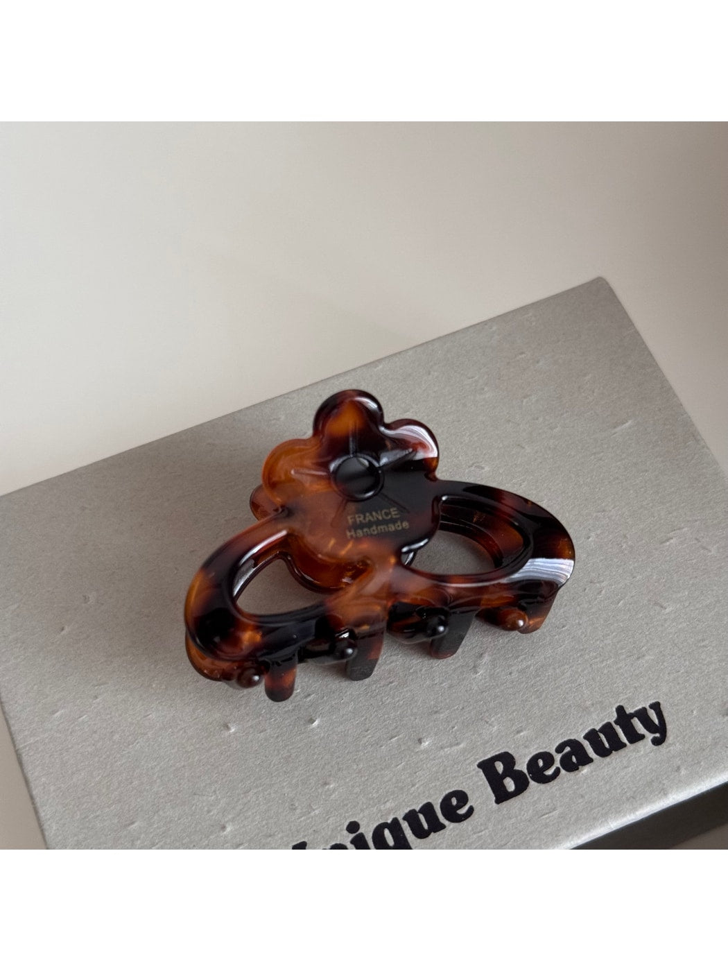 Beau - Acetate Flower Design Detail Claw Clip