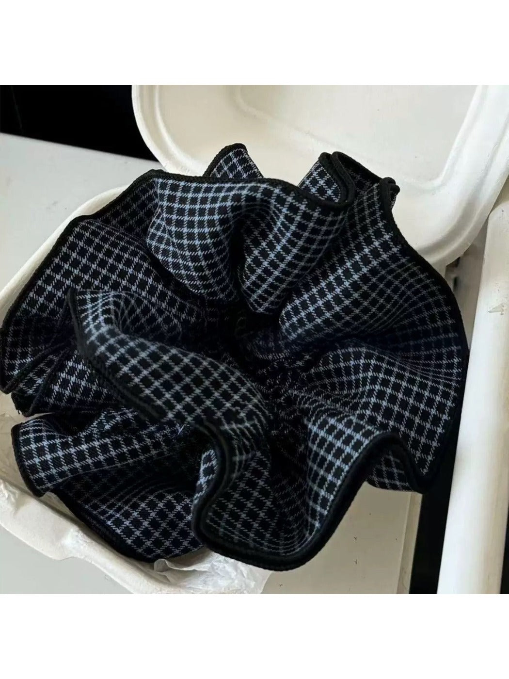 Gifty - Black Plaid Layered Scrunchie