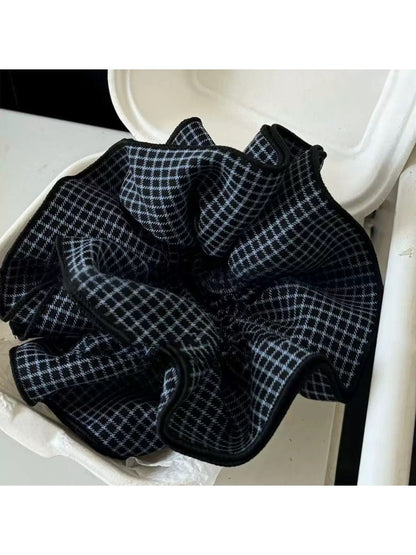 Gifty - Black Plaid Layered Scrunchie