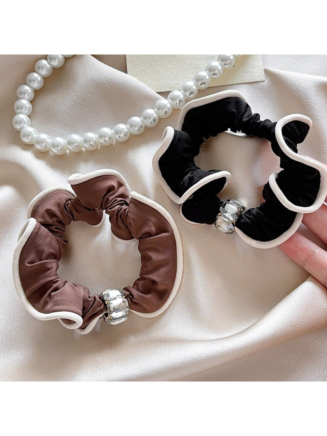 Gifty - Satin Fabric Scrunchie Hair Tie