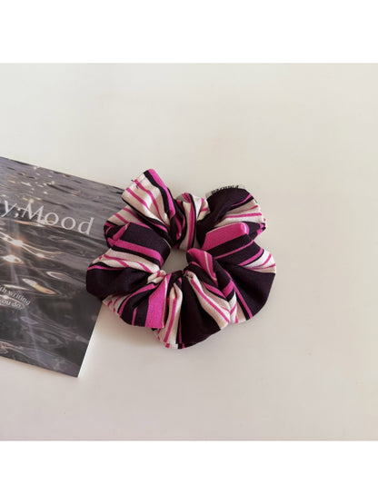 Gifty - Colorful Knitted Striped Scrunchie