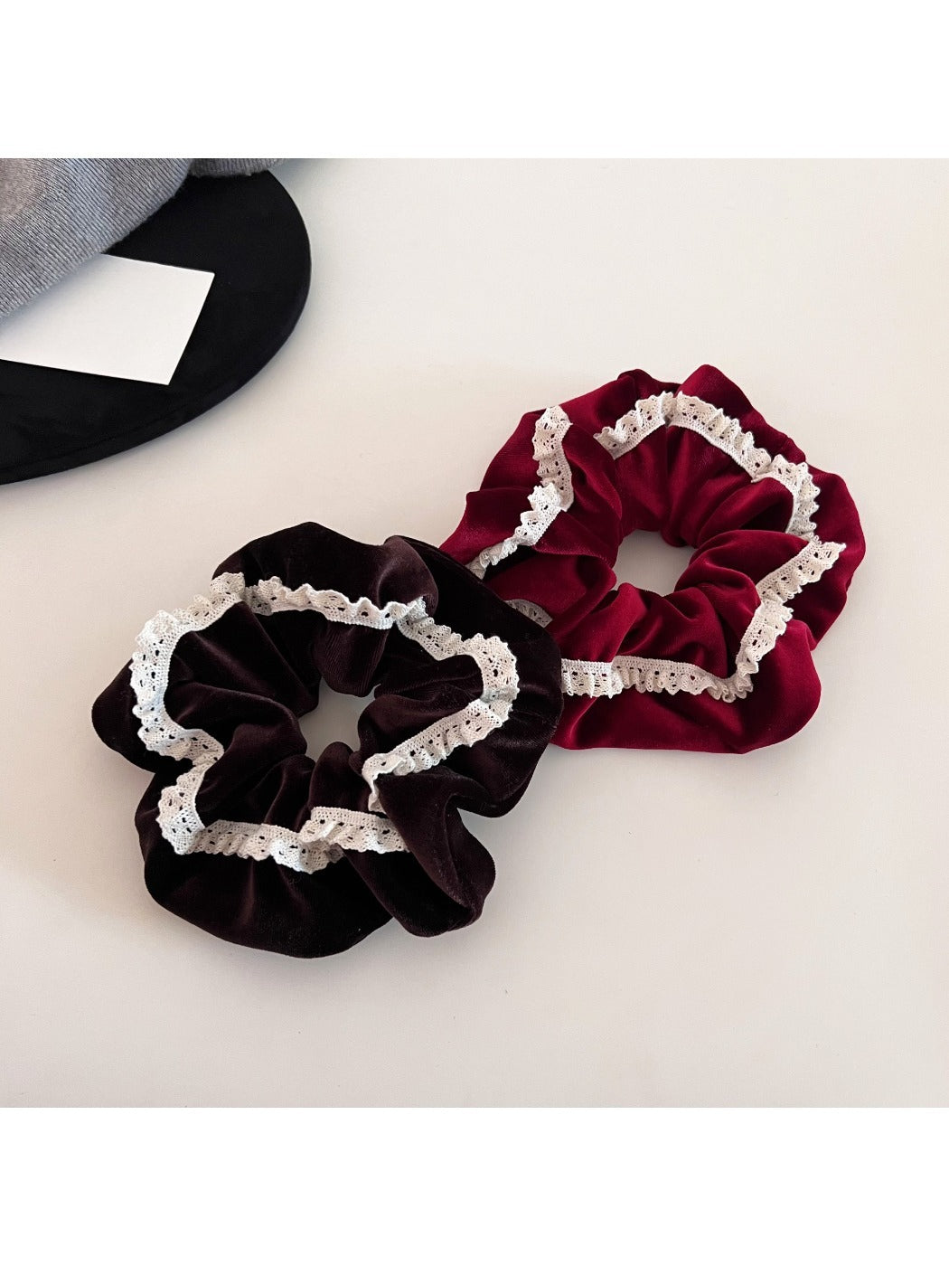 Gifty - Elegant Lace Trim Velvet Scrunchie