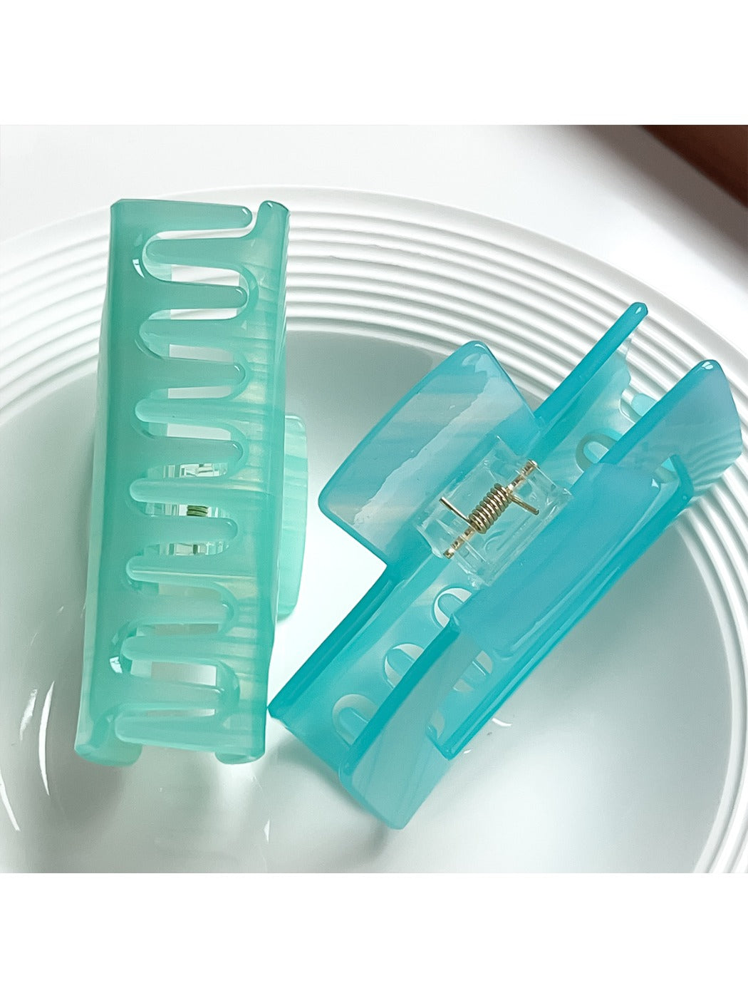 Beau - Geometric Hollow Acrylic Claw Hair Clip