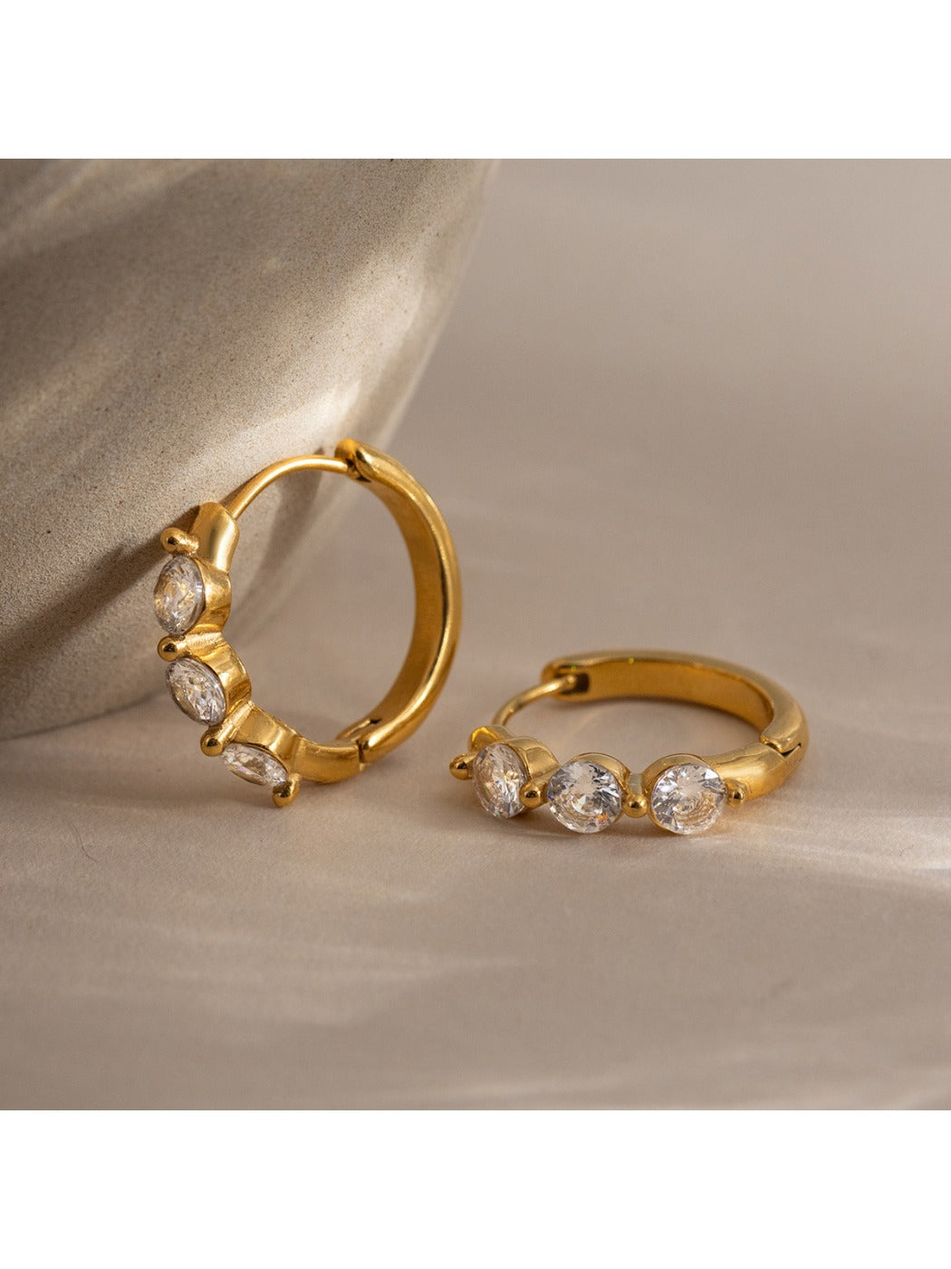 Earedge - Delicate Minimalist Hoop Earrings