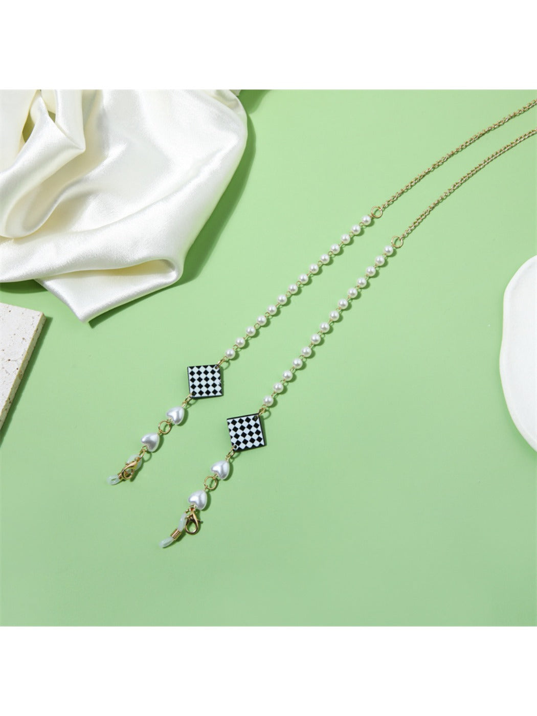 Velra - Checkerboard Beaded Eyeglass Strap